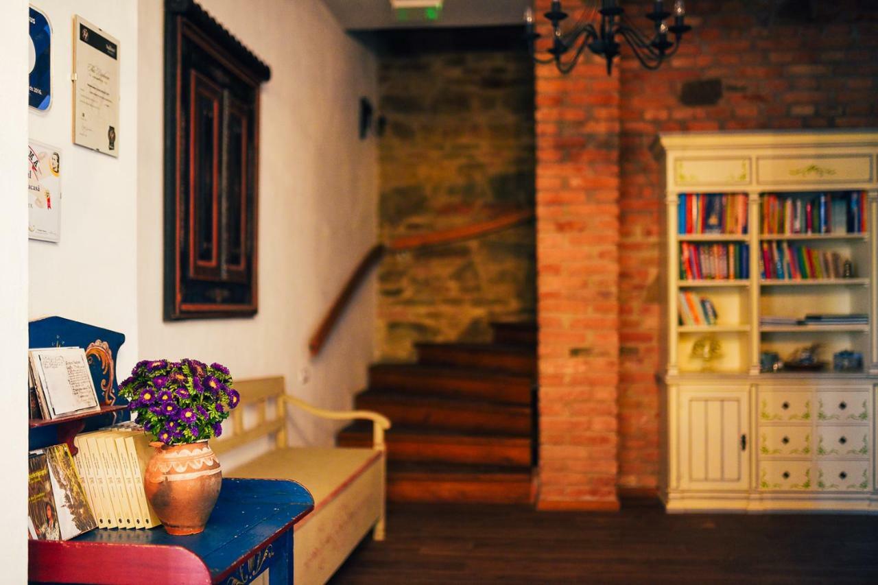 Отель Casa Kraus Crit Экстерьер фото